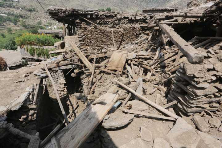Cifra de muertos por el terremoto en Afganistán asciende a más de 1.400