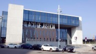 El hombre que apuñaló cinco veces a un argelino en Gijón queda en libertad tras declarar en el juzgado
