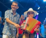 Rey Vallenato Iván Zuleta donó primer acordeón a niña en Cúcuta