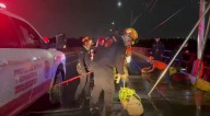 Rescatan a hombre atrapado por la corriente en río Santa Catarina