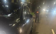 David Faitelson sufre accidente vial en Iztapalapa provocado por bache; exige reparación de daños a Clara Brugada