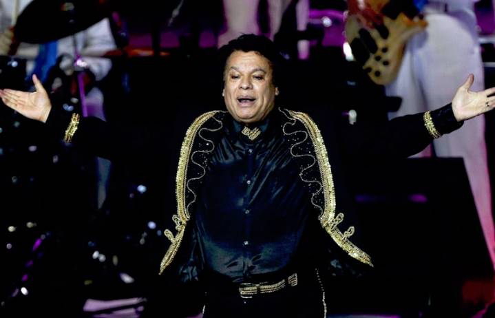 Homenaje a Juan Gabriel reúne a fans mexicanos y extranjeros en Ciudad Juárez