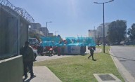 Dramático operativo en Retiro: se incendió el polígono de la Armada y volcó una ambulancia del SAME