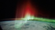 Astronauta veterano de la NASA captó desde el espacio una rara e impresionante aurora boreal roja