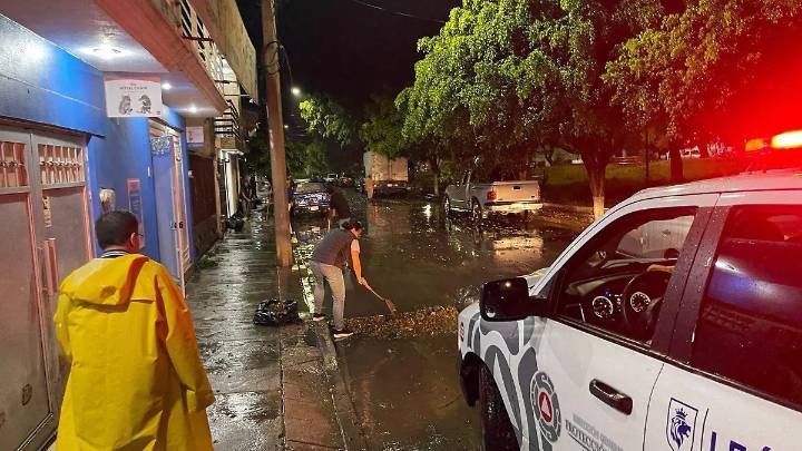 Lluvias colapsan León: Rescates, cierres viales e inundaciones durante la noche del Grito