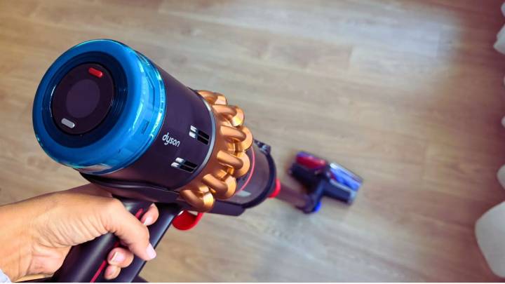 He probado la aspiradora más potente de Dyson: adiós pelo enredado, hola suelos impolutos