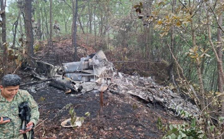 Helicóptero que despegó de Tepic se desplomó en la sierra de Jalisco; no hay sobrevivientes