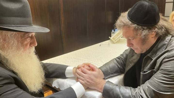 Javier Milei dice que habló con Dios y que el “Coimagate” no lo afectará