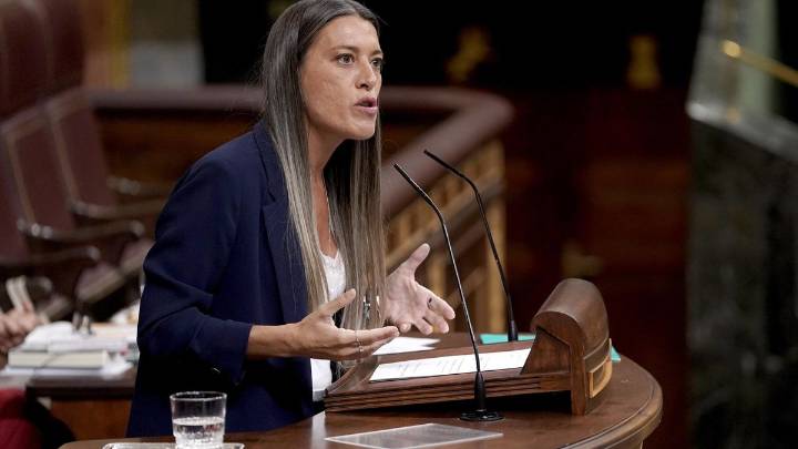 PSOE y Junts firman una tregua y arremeten contra Podemos por tumbar la delegación de migración a Catalunya