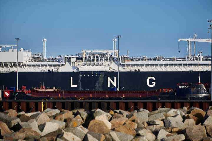 Woodside Energy: Undervalued LNG Powerhouse With Large Stock Upside Potential (NYSE:WDS)