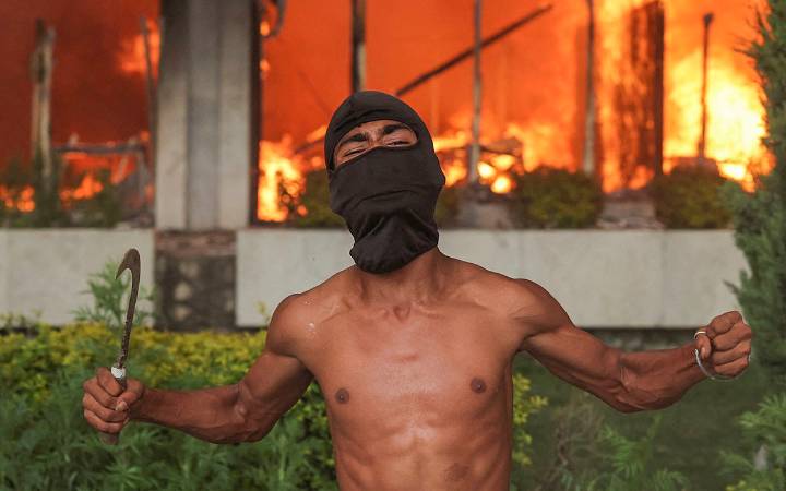 Nepal permanece bajo control militar en medio del caos, con fugas masivas y sin Gobierno