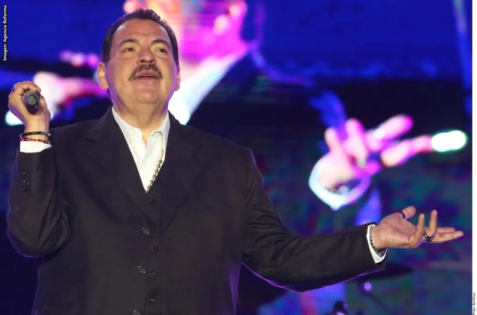 Hospitalizan por neumonía  a Julio Preciado
