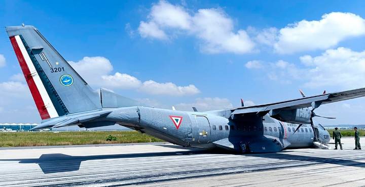 Avión militar sufre avería en pleno vuelo y aterriza de emergencia en AIFA