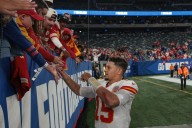 Patrick Mahomes leads Chiefs to season's 1st win vs. Giants