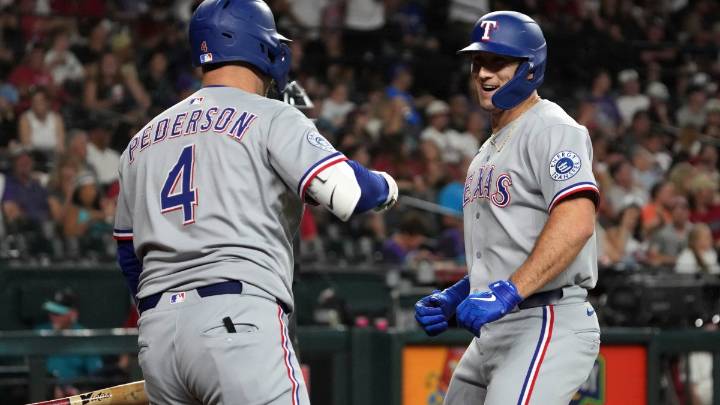 Osuna's 2-run single in 10th inning pushes Rangers past Diamondbacks 7