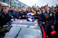 "¡Estuvo divertido!". Verstappen tenía el fin de semana libre, pero corrió en autos con techo y ganó tras una largada demoledora
