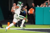 Darren Waller has 2 TDs, Dolphins beat Jets 27-21 but lose Tyreek Hill to serious leg injury