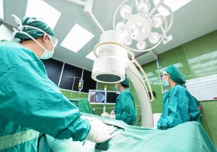 Las cirugías más tardías: plástica en La Candelaria y columna en el Doctor Negrín