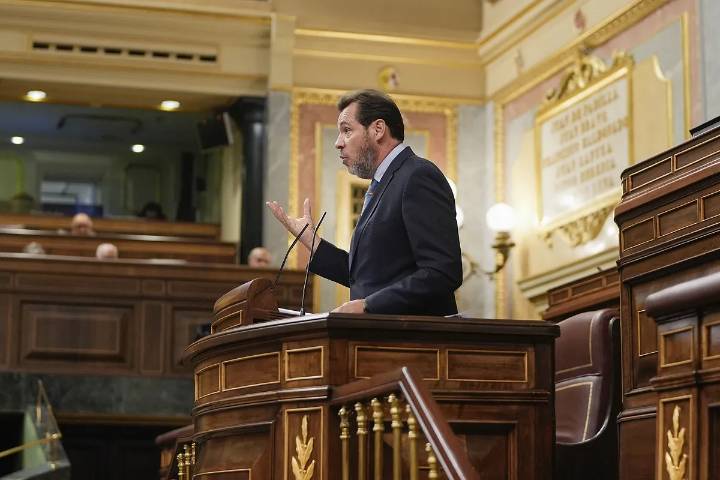 Puente asegura que se está buscando una "solución de urgencia" para recuperar los Avlo entre Madrid y Barcelona: "Necesitamos trenes"
