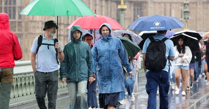 Met Office issues urgent thunderstorm warnings across entire UK