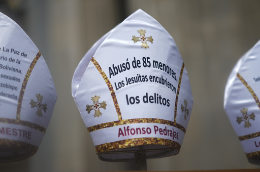 Justicia boliviana condena a un año de cárcel a sacerdotes españoles por encubrir abusos de menores