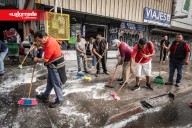 Comerciantes y Ayuntamiento realizan jornada de limpieza en Zona Centro
