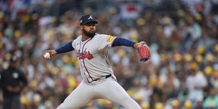 Braves notes: Reynaldo Lopez throws bullpen; Snitker faces son, who’s a coach with Astros