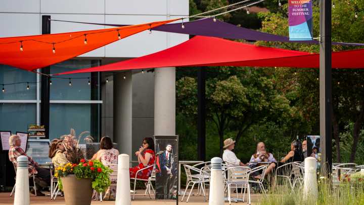 Des Moines Metro Opera alumni say relentless schedule ran them ragged