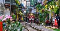 El video que muestra la polémica Calle del tren y la adrenalina de los viajeros amantes del riesgo