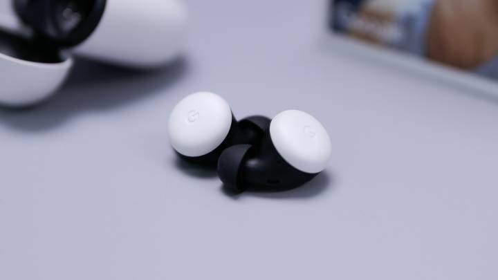 Google Pixel Buds Pro 2 Update Adds Adaptive Audio, Head Gestures, Smarter AI Features