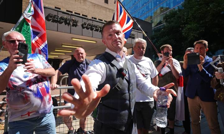 Met police calls in reinforcements and reassures Muslim Londoners ahead of Tommy Robinson protest