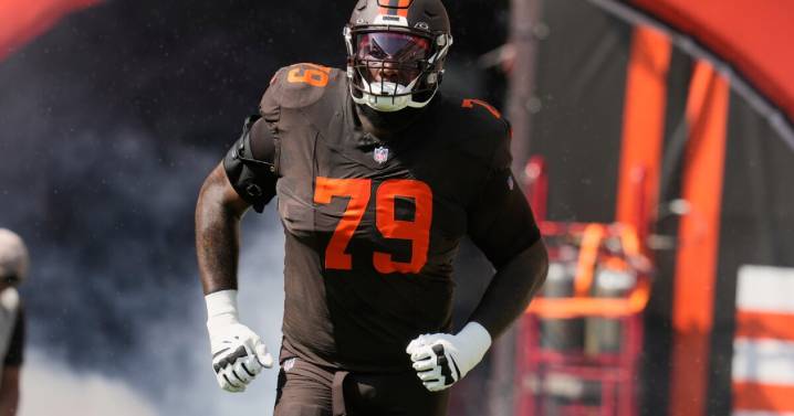 Browns LT Dawand Jones finishes successful surgery following season