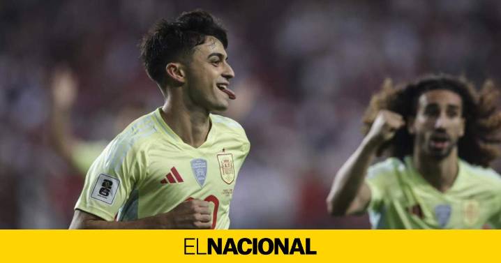 Pedri agacha la cabeza, el compañerismo no permite quejas, pero el Barça juega con uno menos