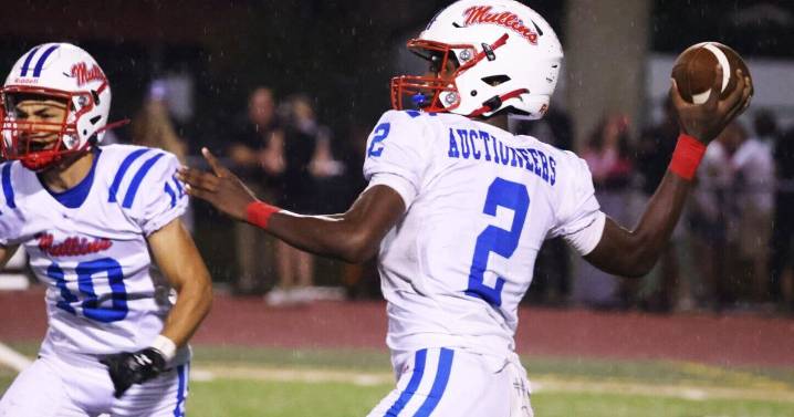 Mullins QB KaNazzion Bethea poses all kinds of problems for Marion