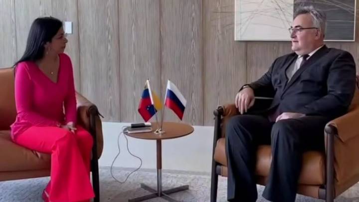Venezuela y Rusia revisan agenda bilateral