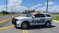 Choque vehicular deja lesionada a una mujer que estaba en la acera