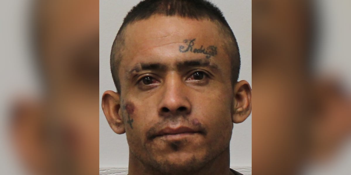 Man accused of setting fire to home on Tracy Avenue in Baton Rouge, investigators say