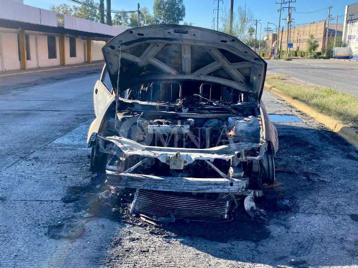 Localizan vehículo calcinado y abandonado al norte de la ciudad