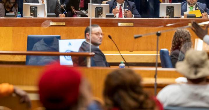 New Orleans civil rights activist ejected from City Council meeting -