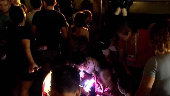 Mujer Sufre Caída Durante Grito de Independencia de México en Plaza Mayor de Torreón