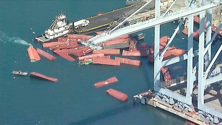Cayeron al mar más de 50 contenedores en uno de los puertos más importantes de EEUU