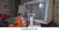 Banda de delincuentes a bordo de un camión, desvalijó un negocio cuando la propietaria estaba en el baño