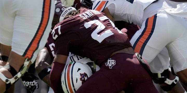 Texas A&M moves up to No. 6 in AP poll; No.5 in coaches