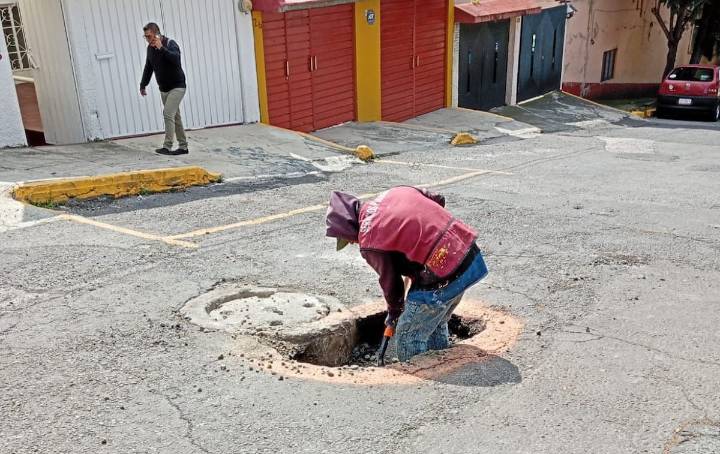 Atienden hundimiento en la colonia Padre Figueroa; Naucalpan refuerza seguridad vial con acciones inmediatas