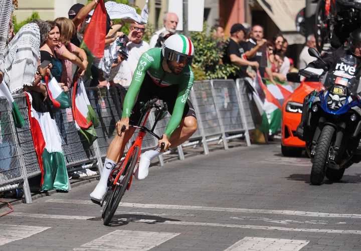 Vuelta ciclista a España, bajo hermético dispositivo de seguridad; hay 2 detenidos por protestas