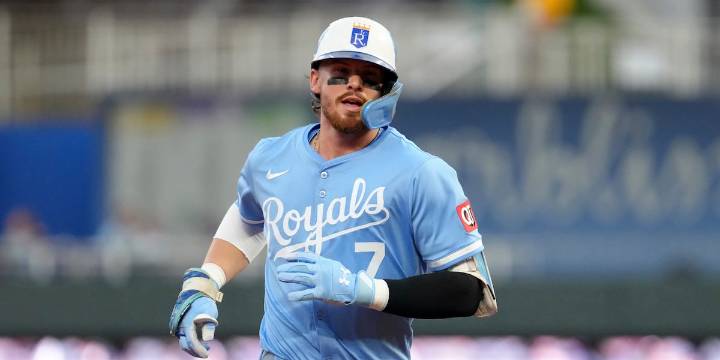 Royals delay Blue Jays’ playoff party with 2