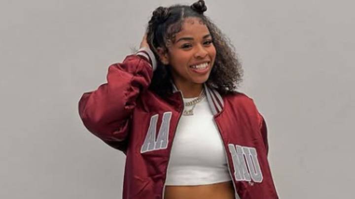 Deion Sanders’ Daughter Shelomi Suspected to be Dating Ex-Colorado Star, Dons His Jersey to Big 10 Game Deion Sanders' daughter Shelomi stirs dating rumors after showing up at a Big Ten game wearing a