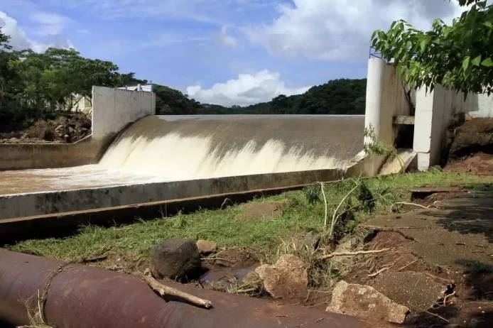 Por enésima ocasión cierran válvulas de la presa Yuribia