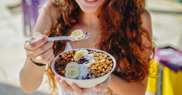 Cuida tu colon: la fruta repleta de antioxidantes que ayuda a limpiar el organismo y previene enfermedades