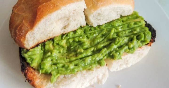 Marraqueta con palta: ¿lleva sal o limón? Los secretos del desayuno chileno que se hizo viral